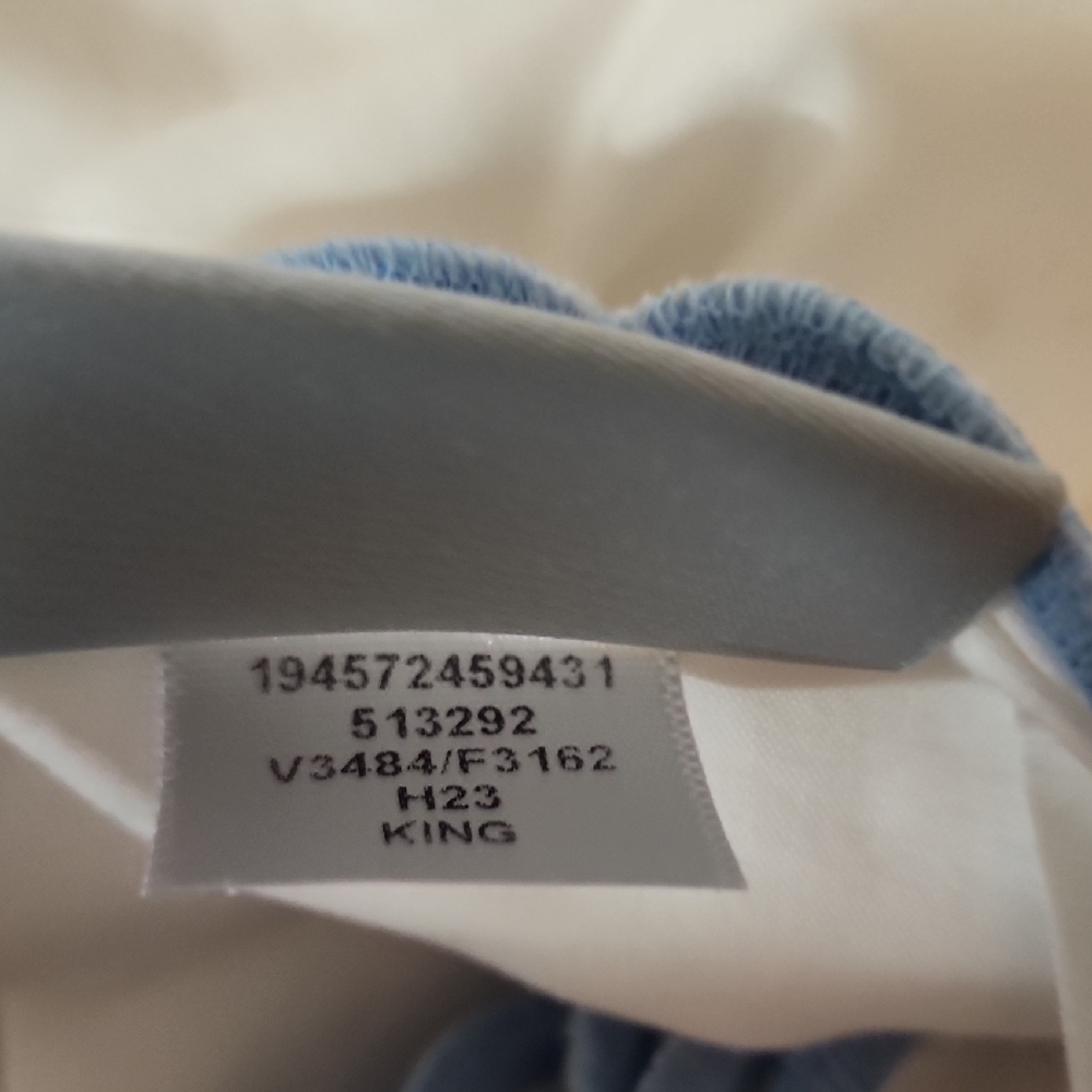 Lands' End White Bedding with Blue Scalloped Trim - Picture 6 of 6